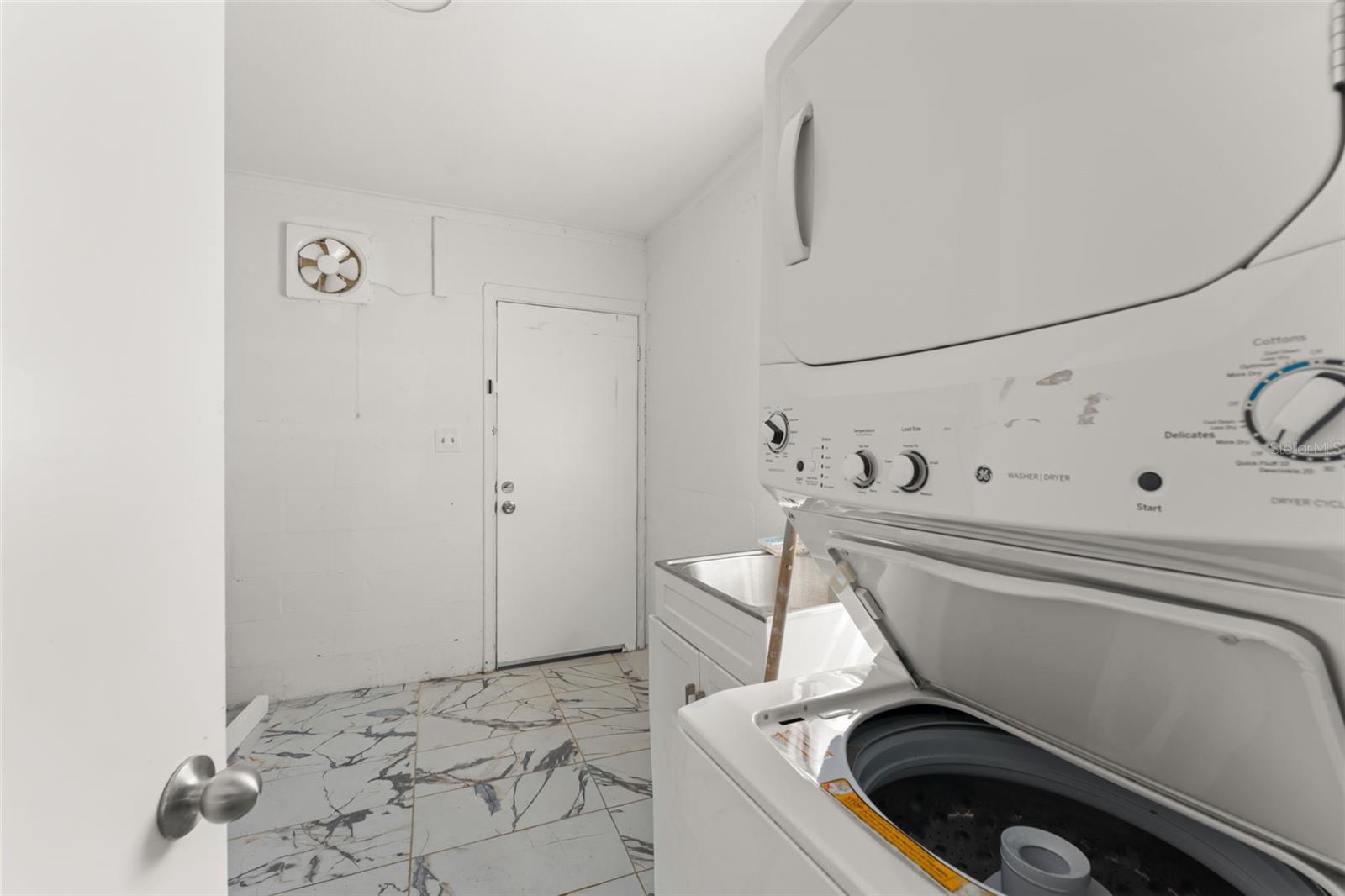 MONROE MANOR - Residential