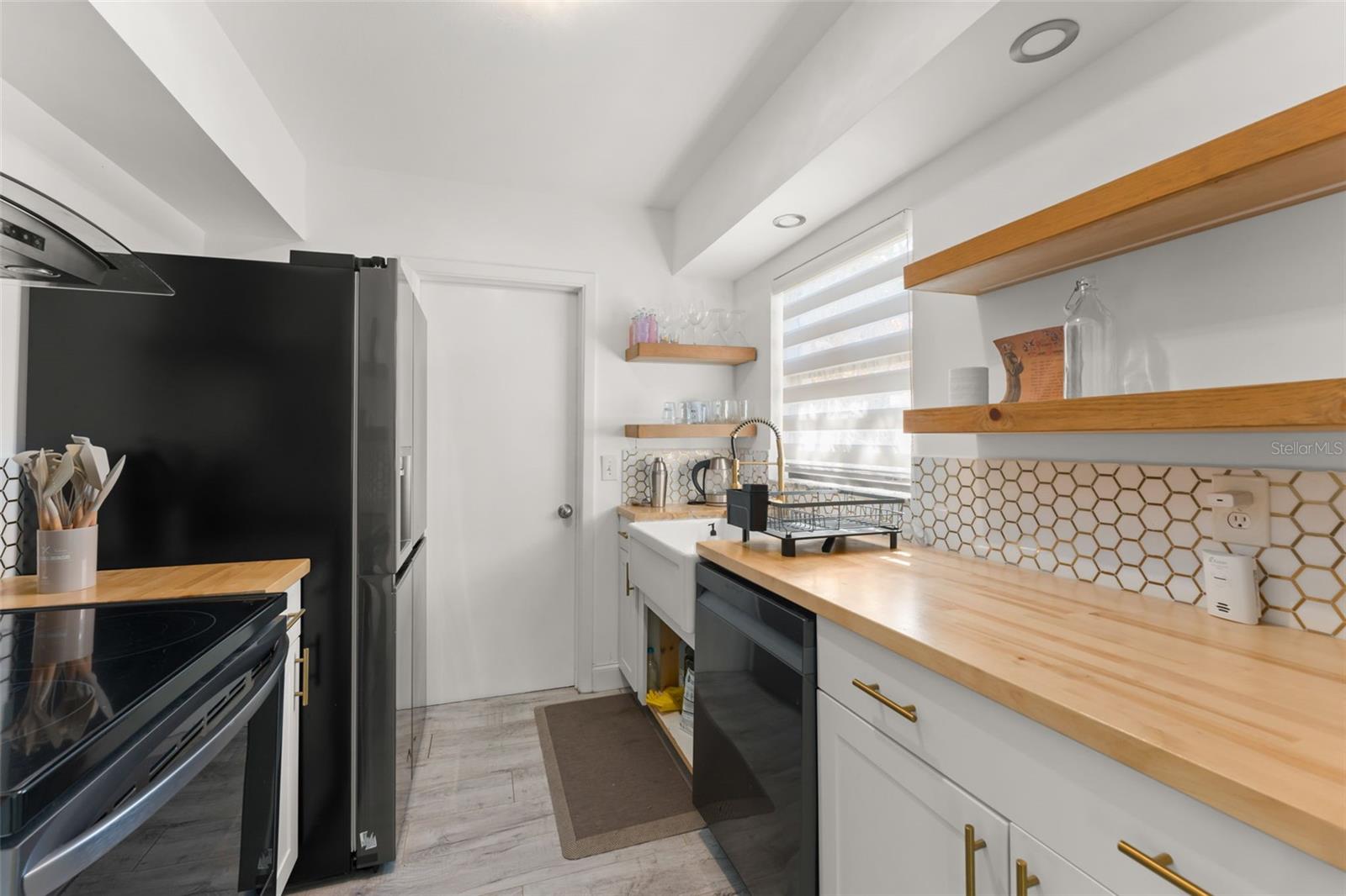 MONROE MANOR - Residential