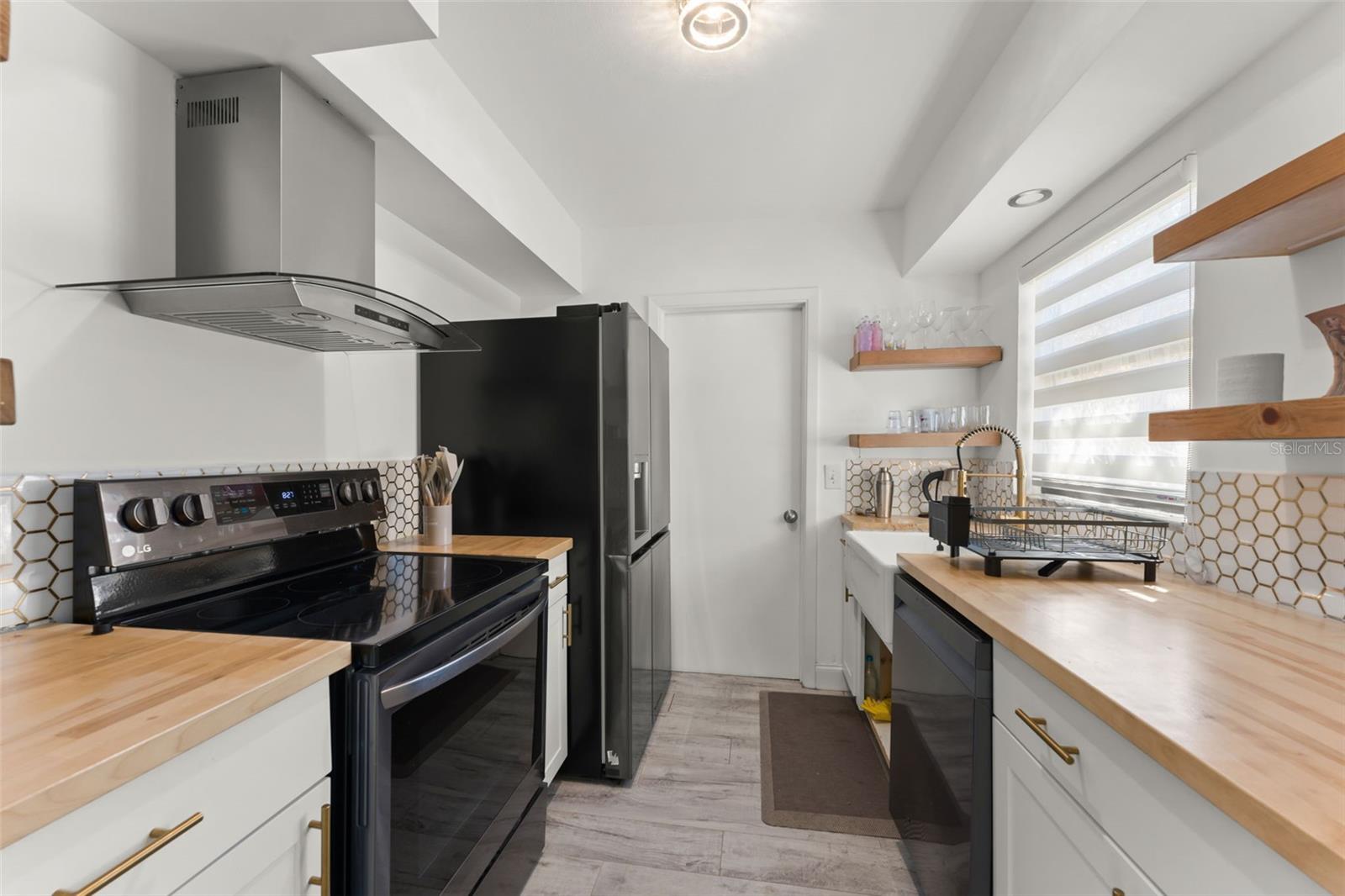 MONROE MANOR - Residential