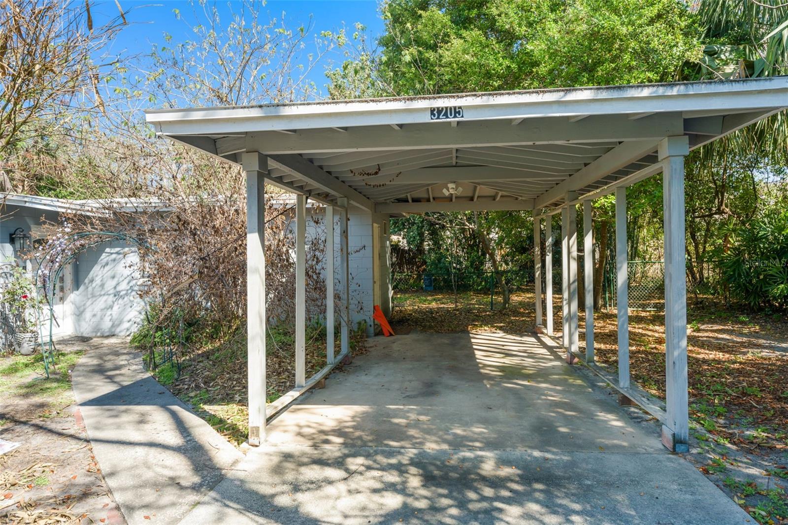 MONROE MANOR - Residential