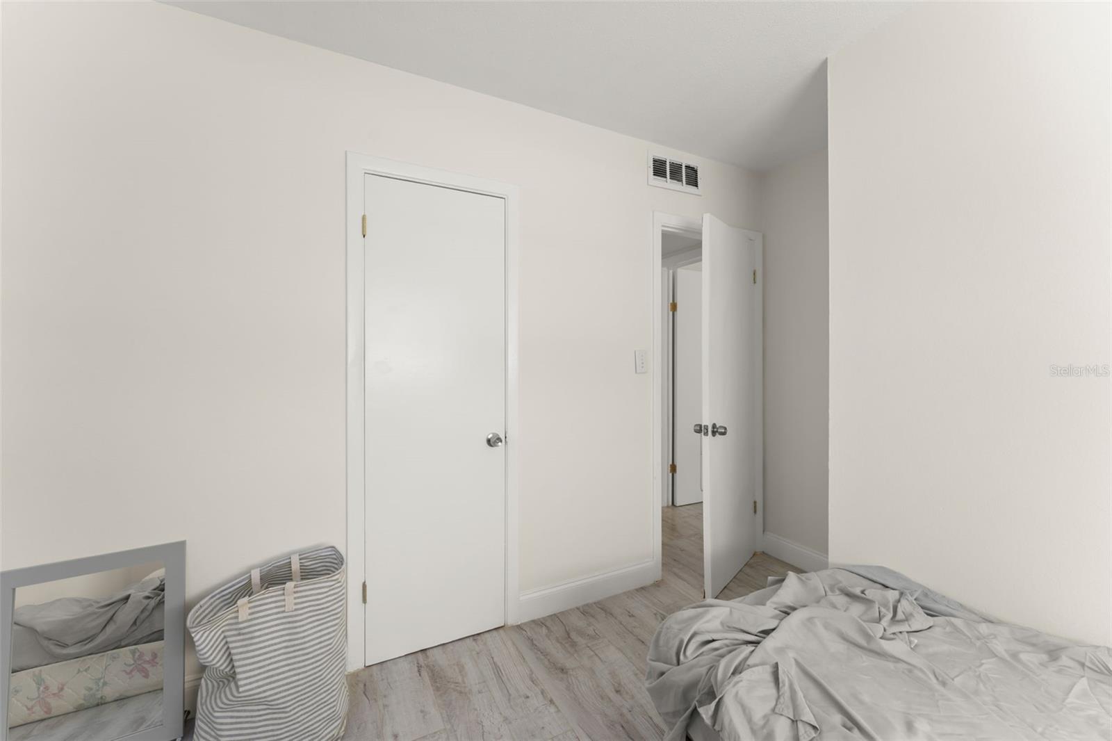 MONROE MANOR - Residential