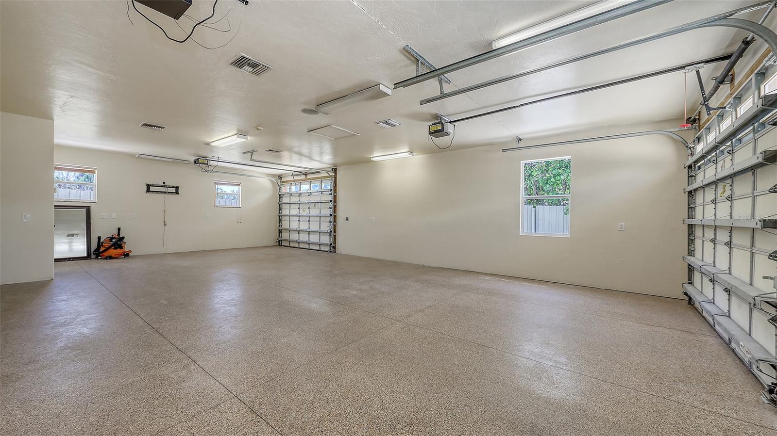 ACREAGE & UNREC - Residential Lease