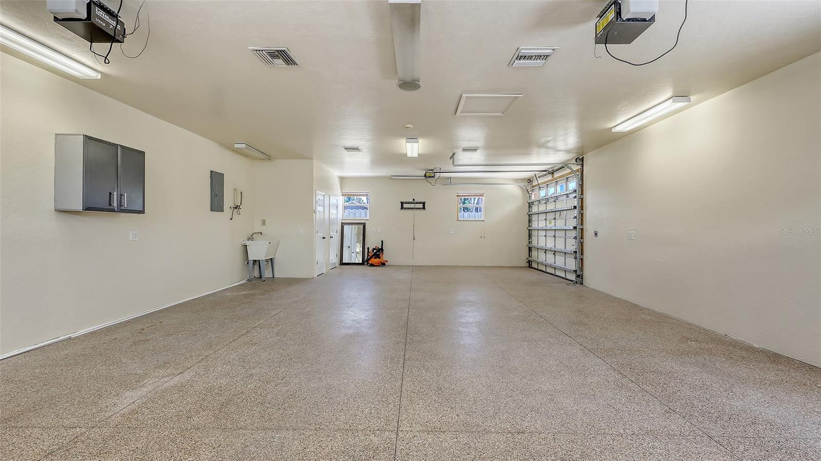 ACREAGE & UNREC - Residential Lease