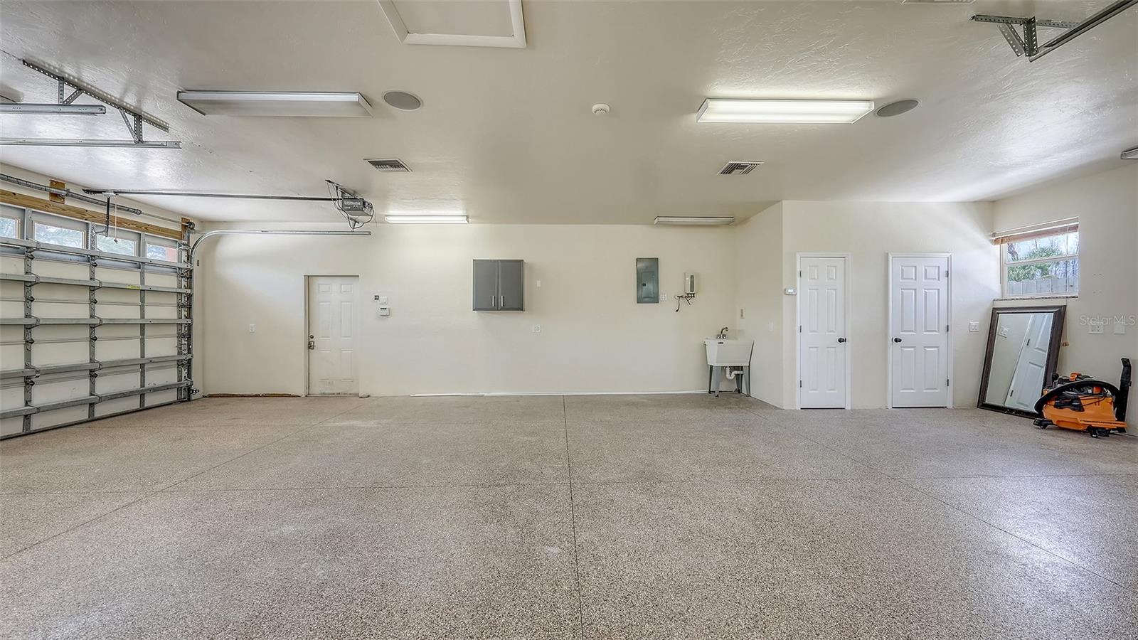 ACREAGE & UNREC - Residential Lease