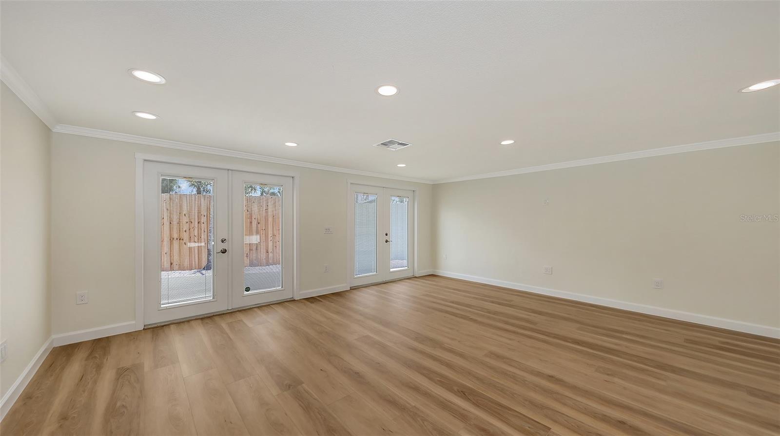 ACREAGE & UNREC - Residential Lease