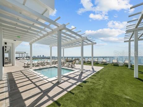 ALTURA BAYSHORE - Residential