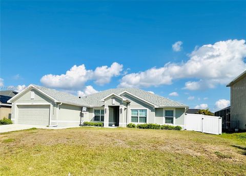 Photo of 1137 NE 4th Place, Cape Coral, FL 33909 (MLS # O6384088)