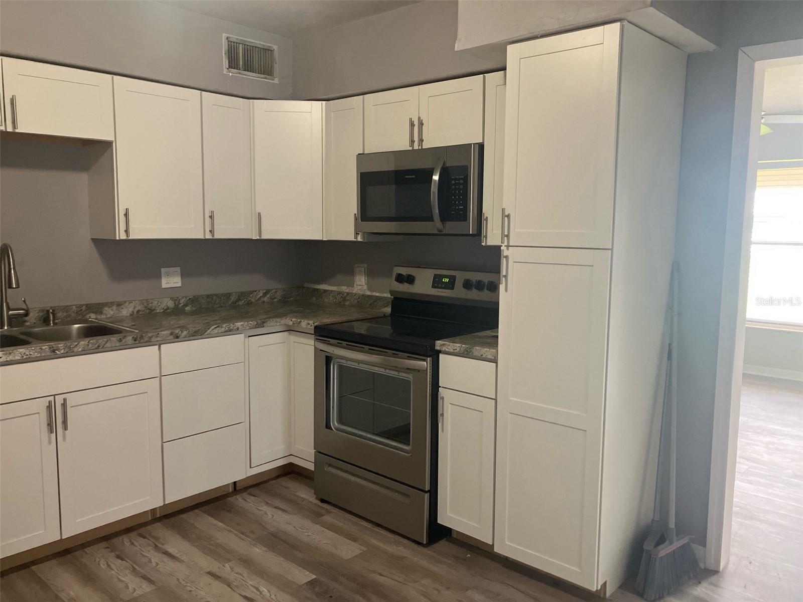 AVON PARK LAKES - Residential