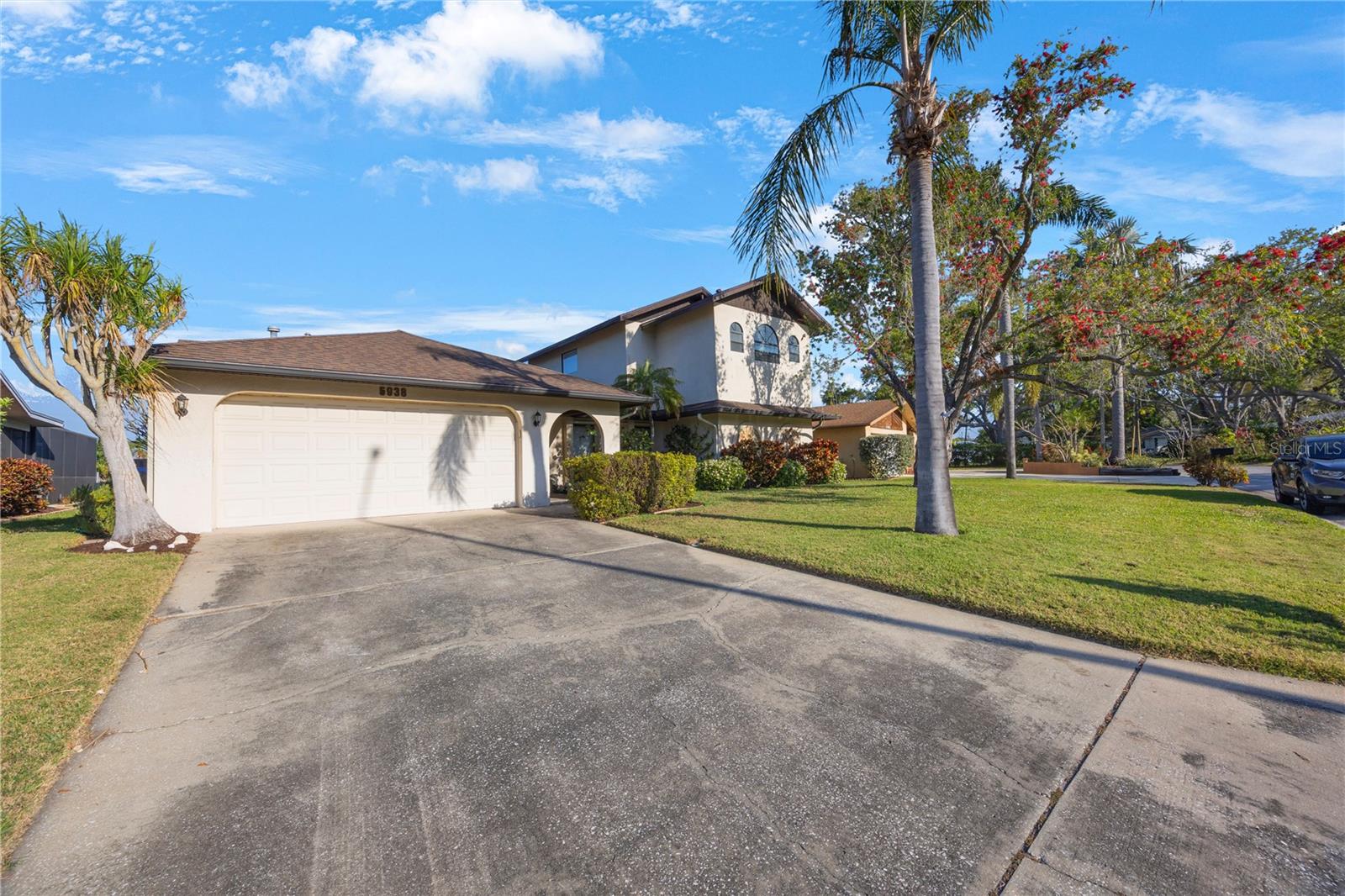 5938 OAKHURST DRIVE