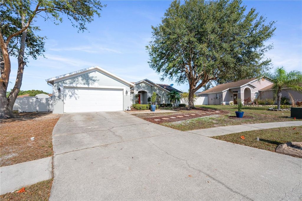 Photo of 10607 Foxcrest Way, Riverview, FL 33569 (MLS # TB8452114)