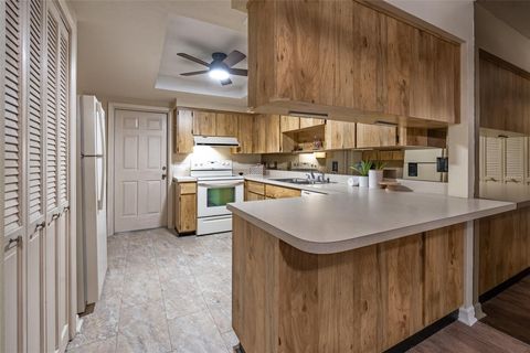 Tiny photo for 1720 NE 38 Avenue, Ocala, FL 34470 (MLS # OM721767)