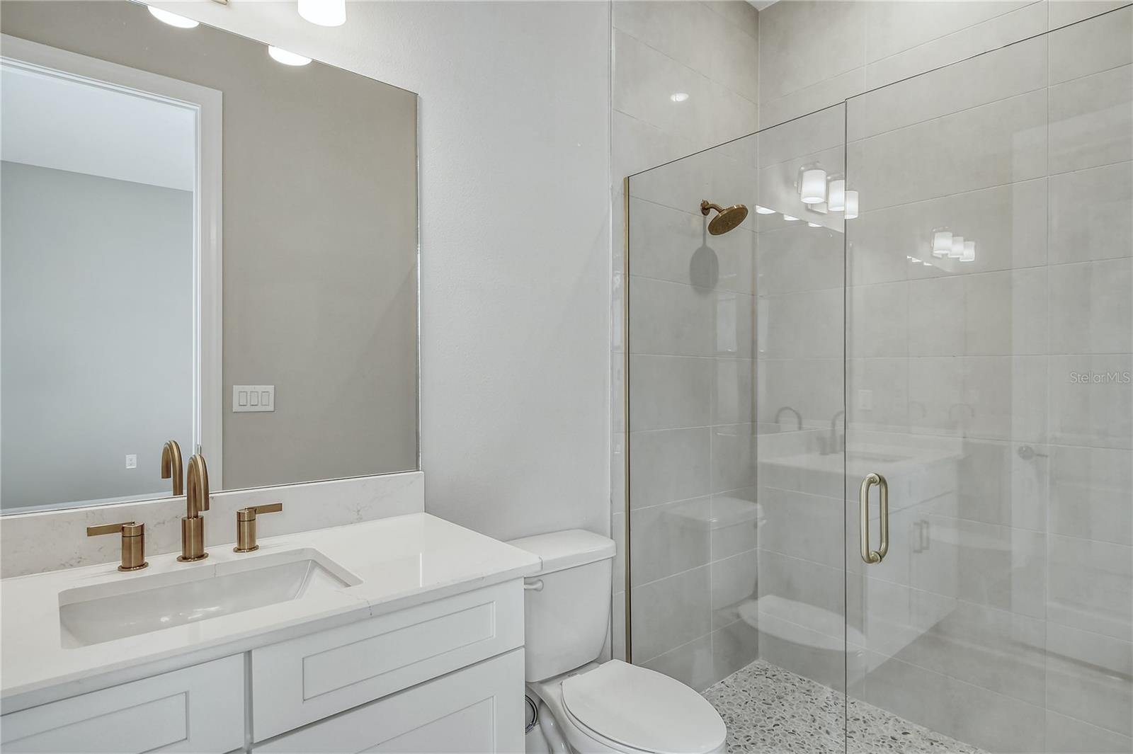 AZARIO ESPLANADE - Residential Lease