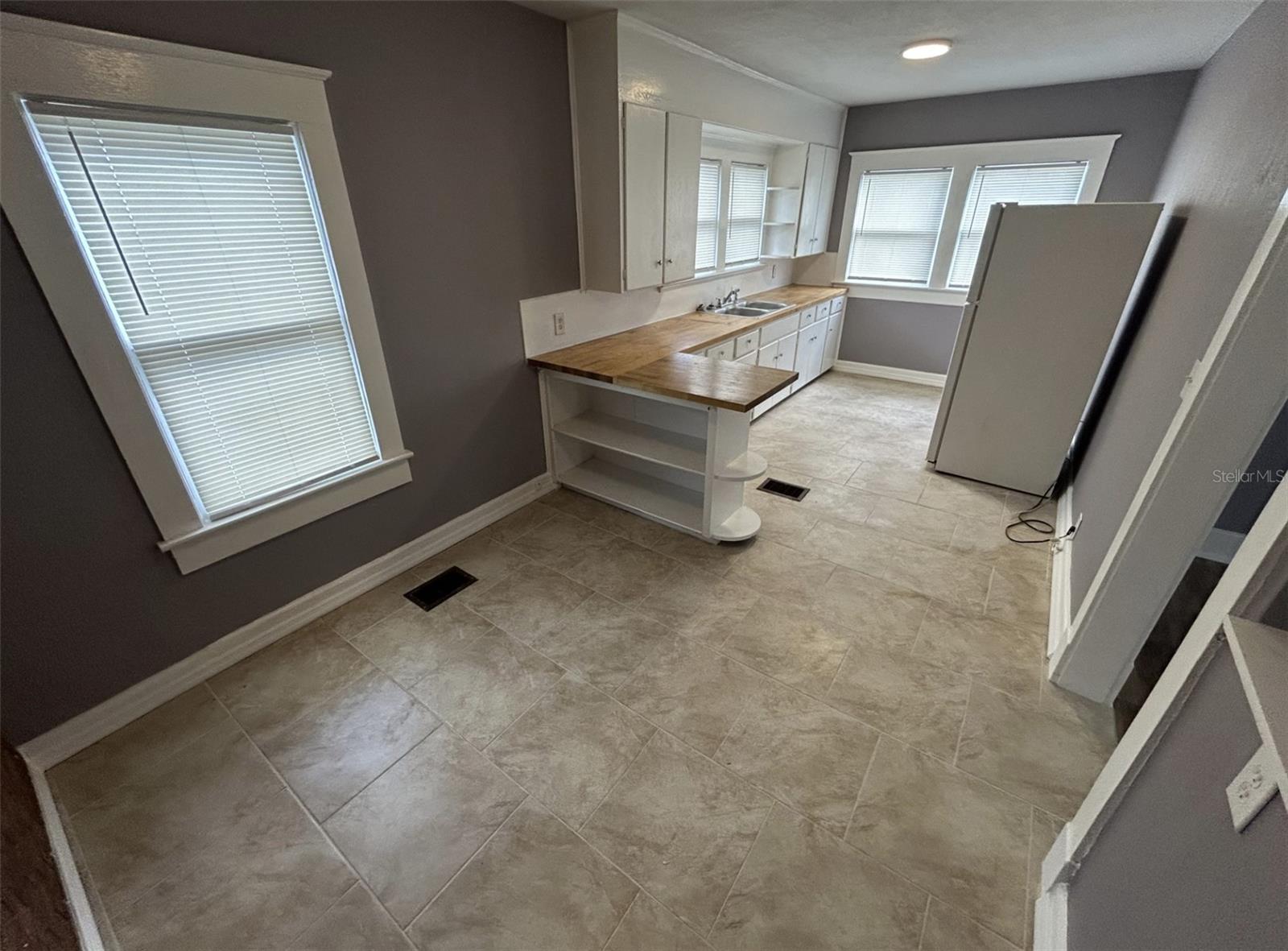 EAST PALMETTO - Residential Lease