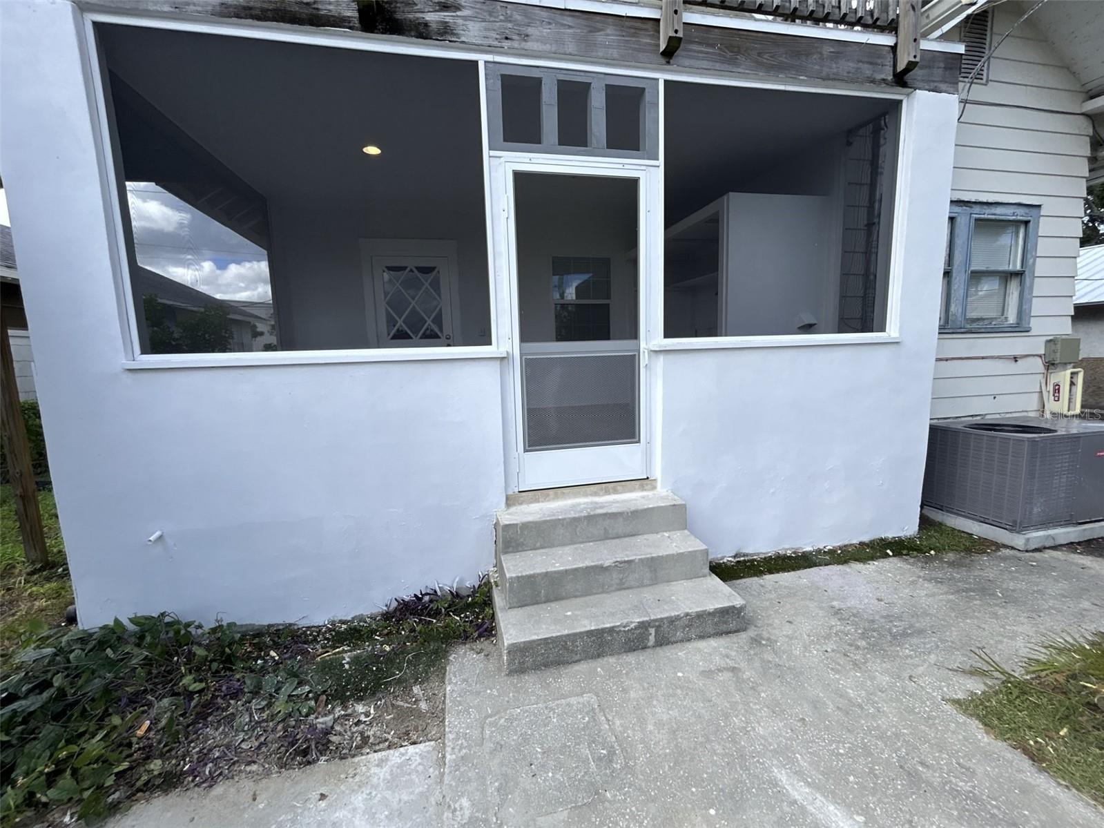 EAST PALMETTO - Residential Lease