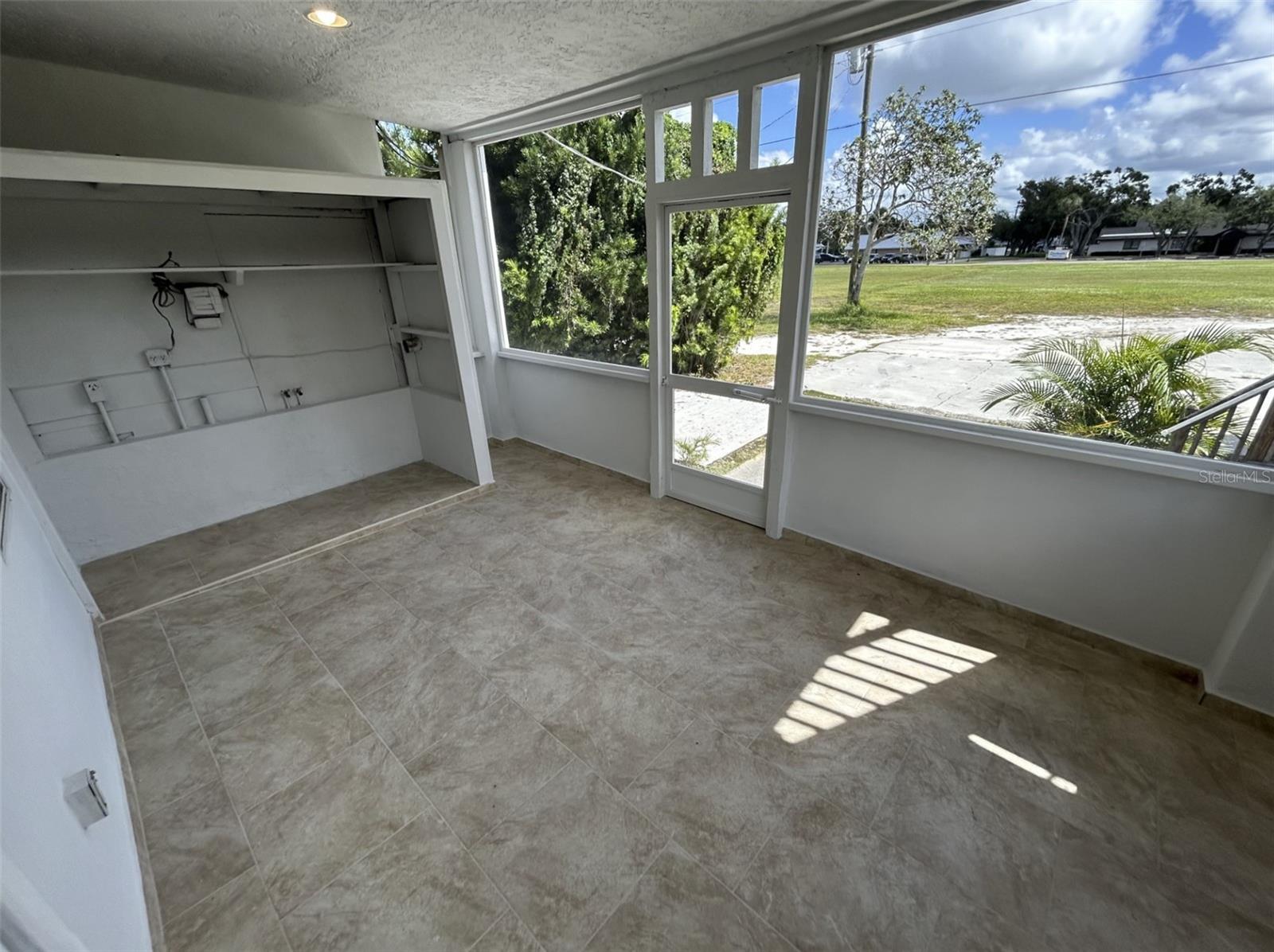 EAST PALMETTO - Residential Lease