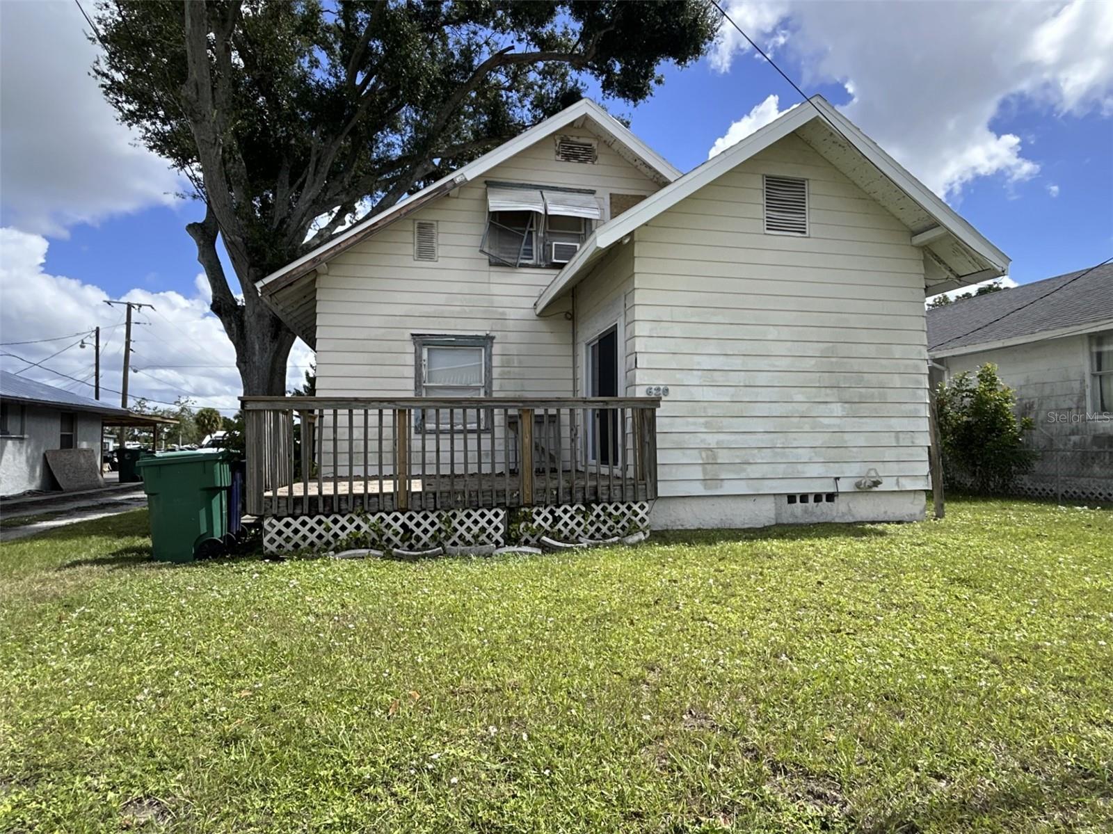 EAST PALMETTO - Residential Lease