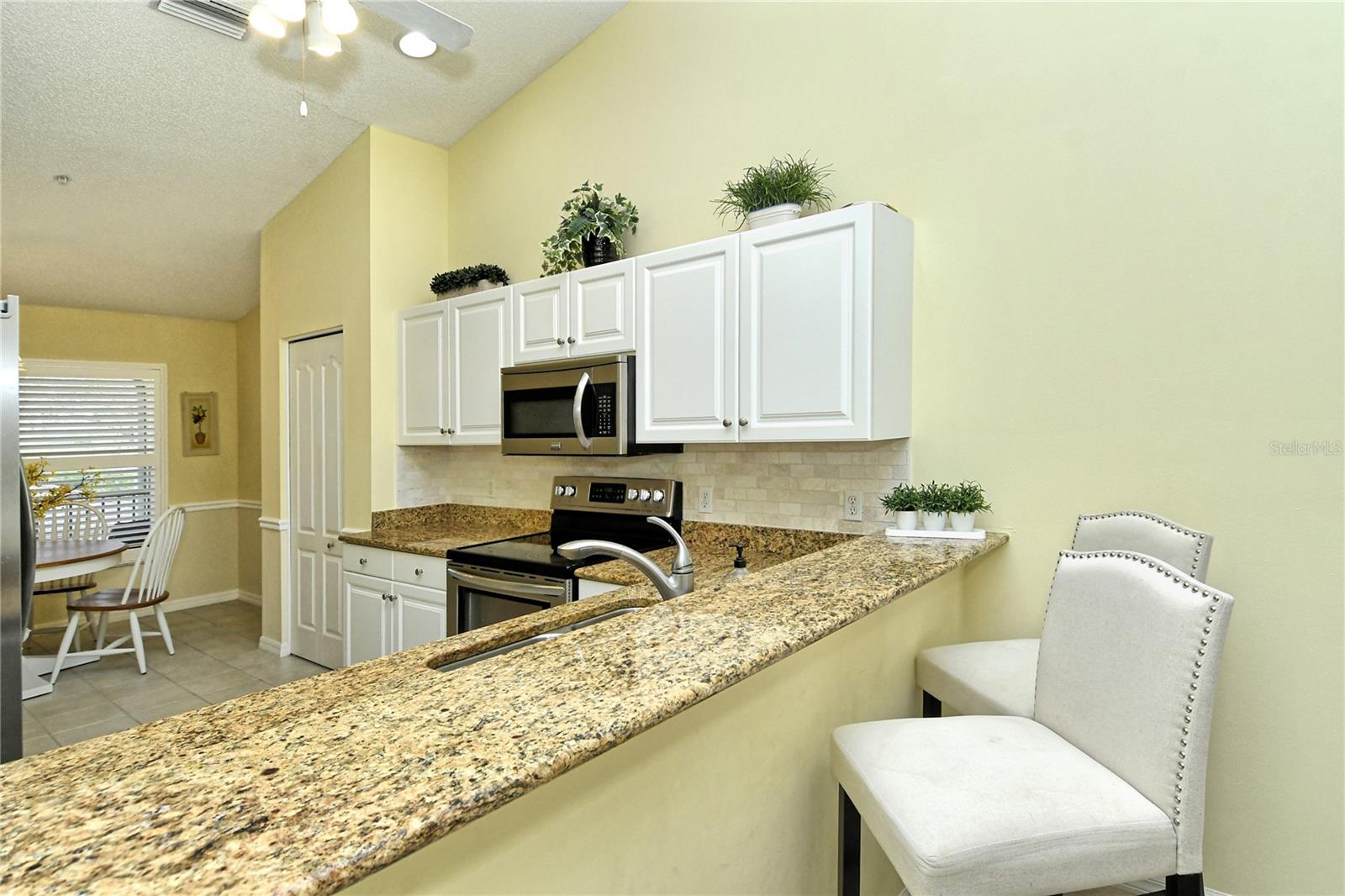 HERITAGE OAKS GOLF & COUNTRY CLUB - Residential