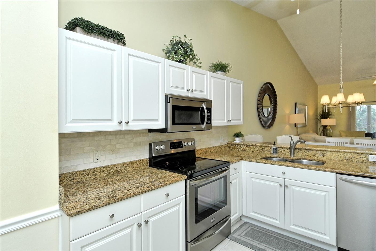 HERITAGE OAKS GOLF & COUNTRY CLUB - Residential