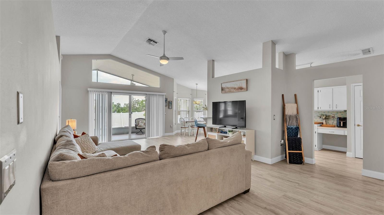412 EMERALD COVE LOOP