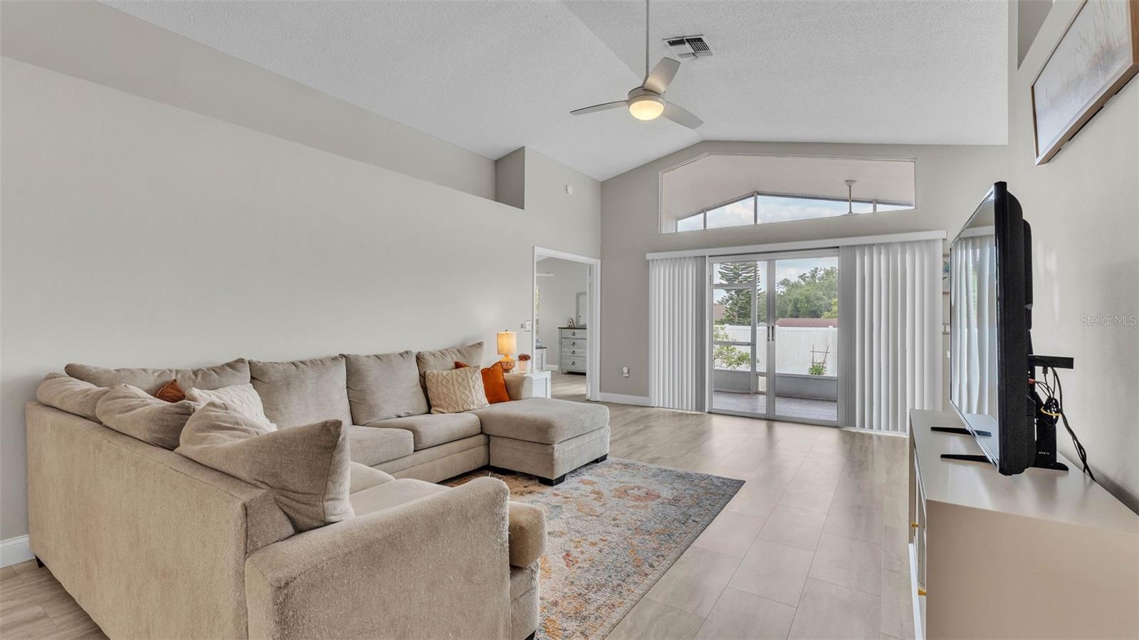 412 EMERALD COVE LOOP