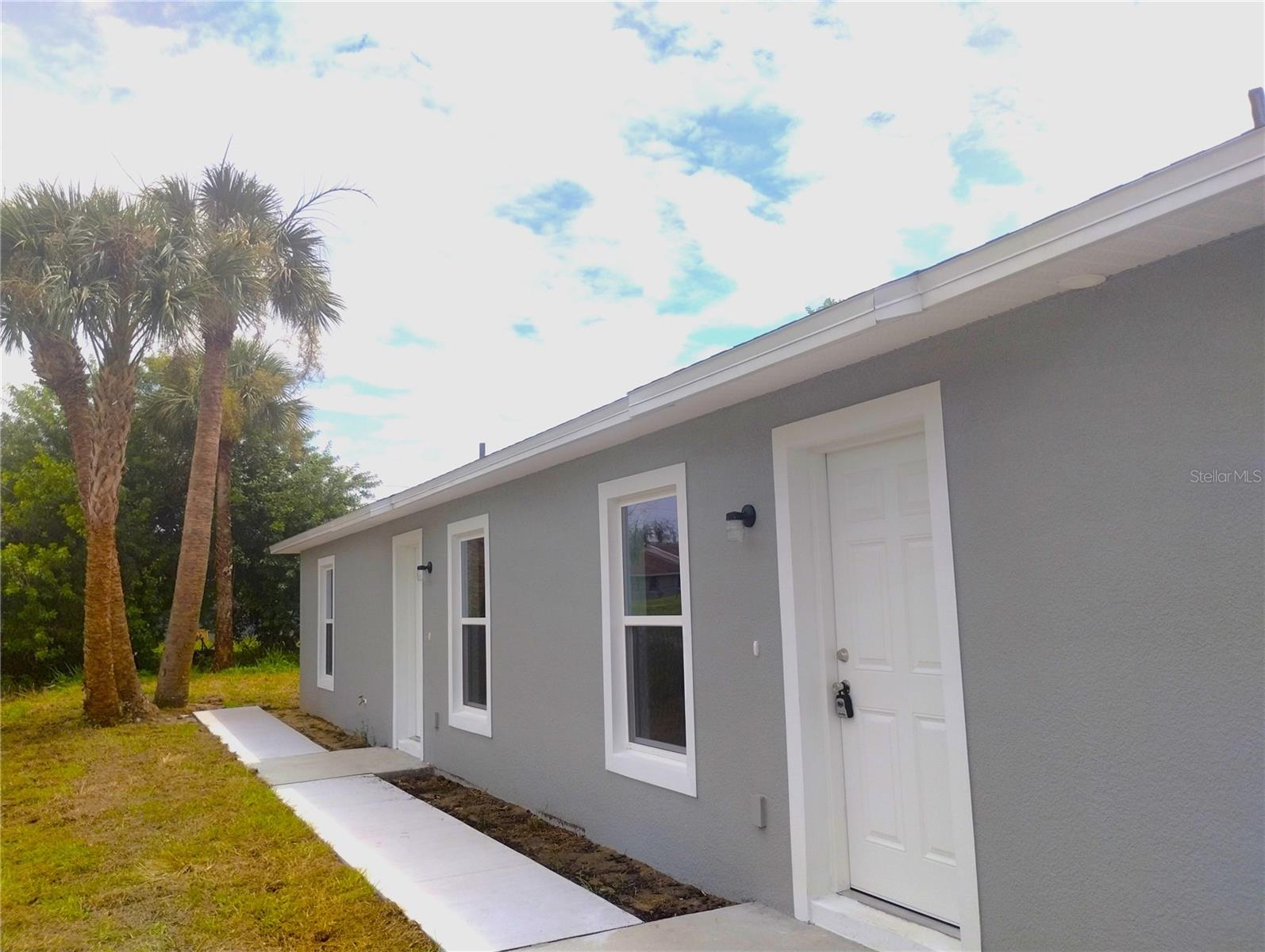 FOR RENT - 2 BEDROOM/2 BATH DUPLEX - NEW CONSTRUCTION - COME SEE THIS GORGEOUS UNIT. IT COMES WITH ALL OF THE APPLIANCES. IT IS CLOSE TO THE POLK PARKWAY TO THE SOUTH AND ALL OF CENTRAL FLORIDA'S ATTRACTIONS TO THE EAST AND IT'S NEAR LEGOLAND! COME SEE IT TODAY!
