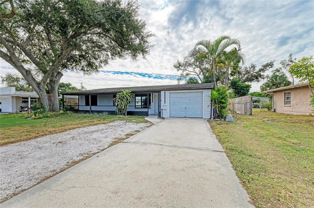 Photo of 3307 20th Avenue W, Bradenton, FL 34205 (MLS # A4676171)