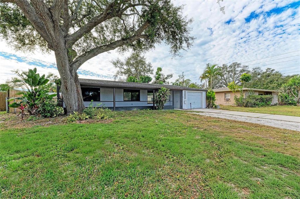 Photo of 3307 20th Avenue W, Bradenton, FL 34205 (MLS # A4676171)