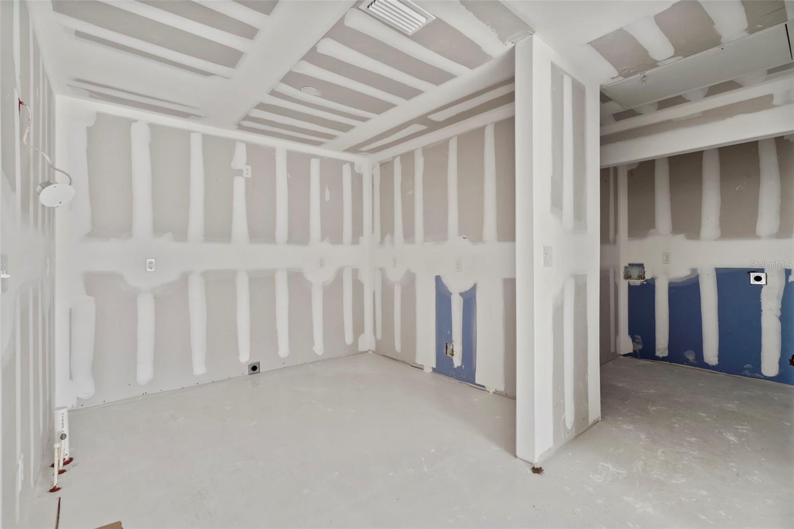 LAKECREST CONDO - Residential