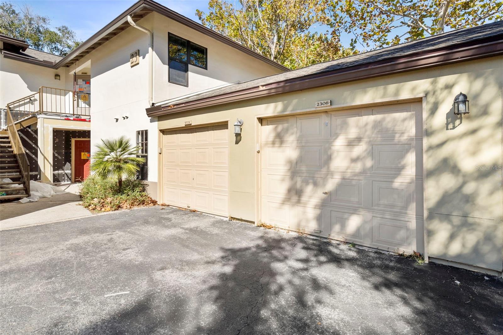 LAKECREST CONDO - Residential