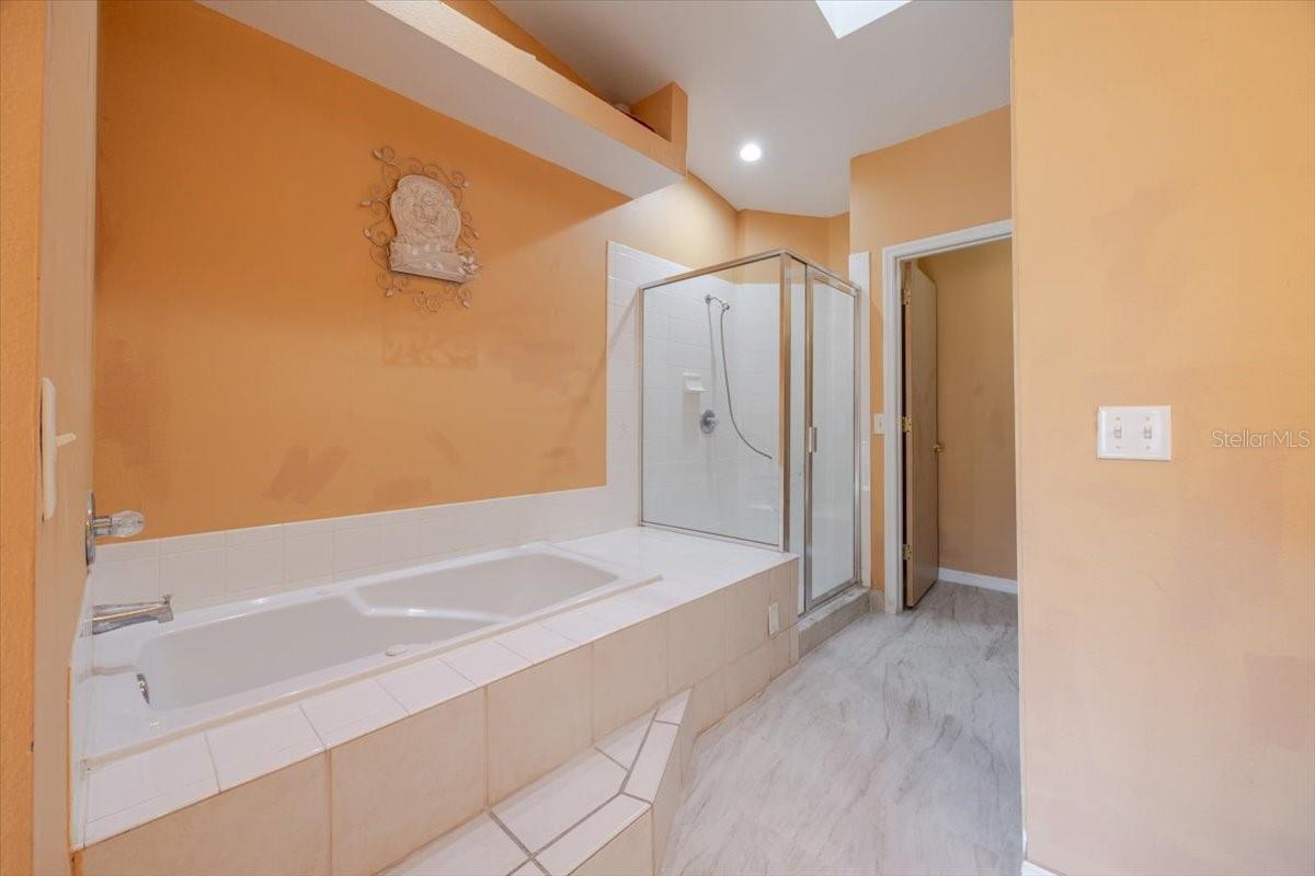 ISLAND CLUB WEST PHASE ONE - Residential Lease