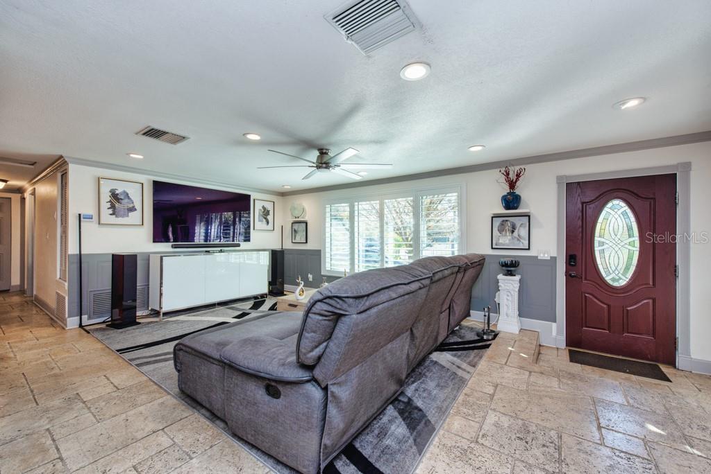 2816 APPLEWOOD DRIVE