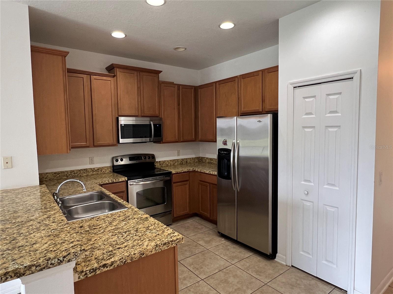 SOMERSET CHASE - Residential