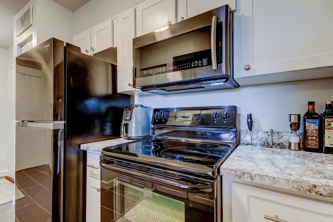 2333 FEATHER SOUND DRIVE B211