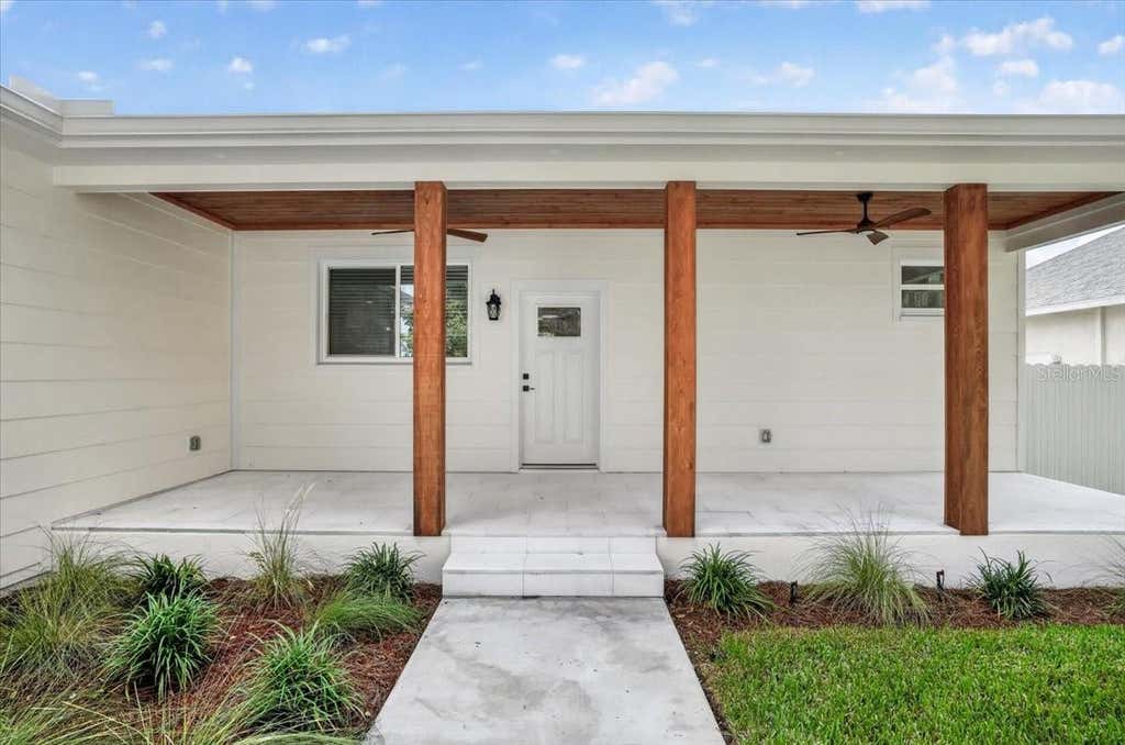 Photo of 412 17th Avenue W, Palmetto, FL 34221 (MLS # A4697674)