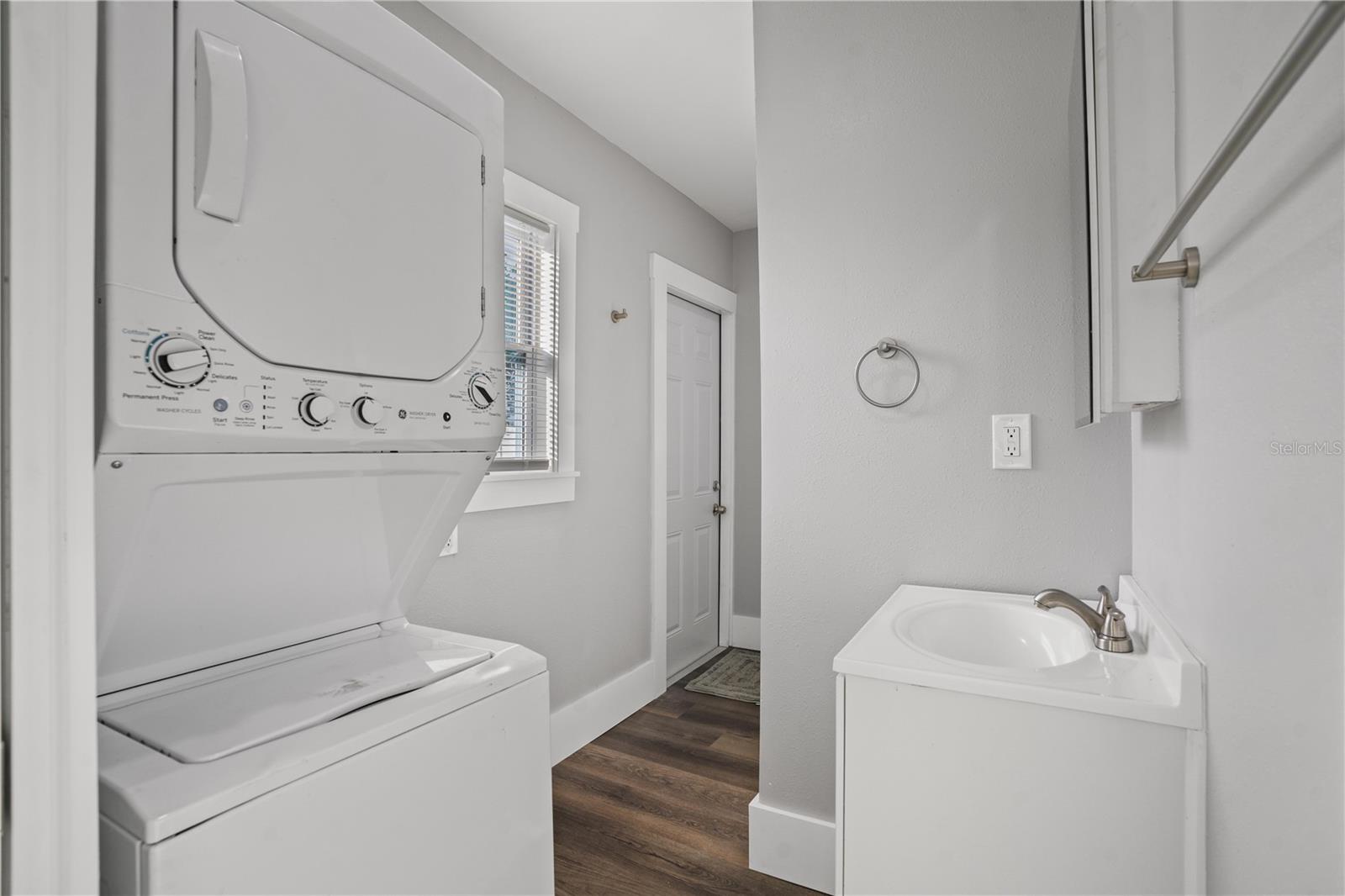 HIGHLAND PARK - Residential Income