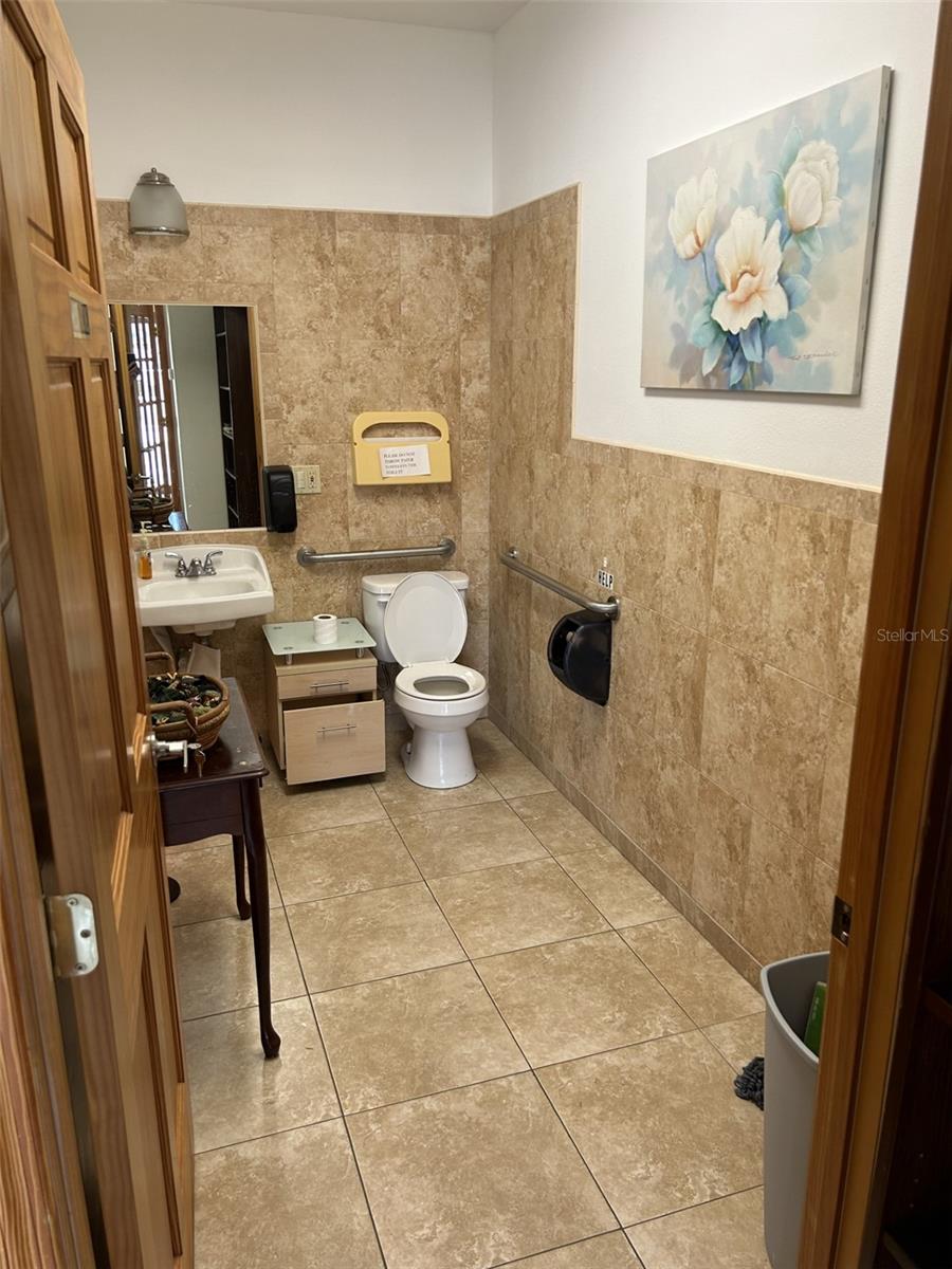 PINE PLAZA - Commercial Sale