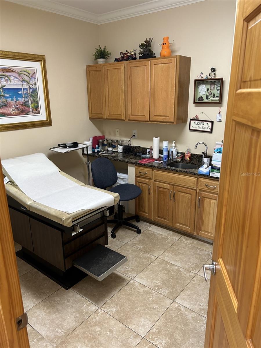 PINE PLAZA - Commercial Sale