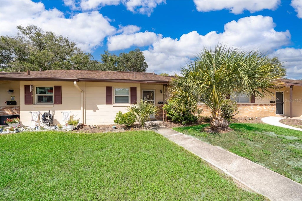 Photo of 6 Villa Villar Court #60, Deland, FL 32724 (MLS # V4951394)