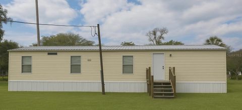 Photo of 2122 Cr 426, Lake Panasoffkee, FL 33538 (MLS # OM718267)