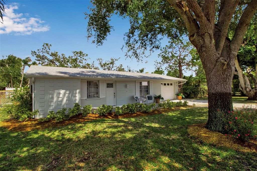 Photo of 709 84th Street NW, Bradenton, FL 34209 (MLS # A4650619)