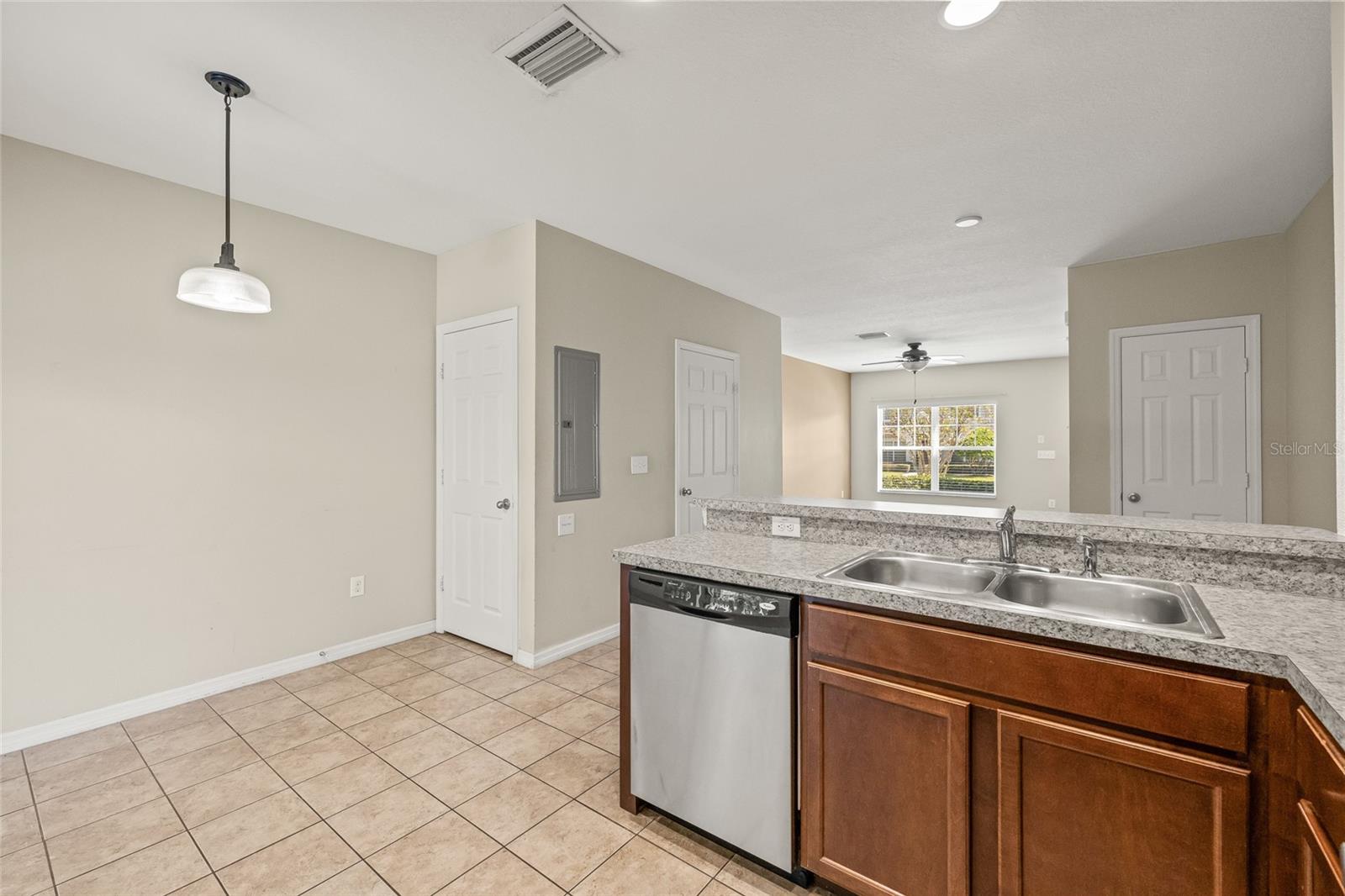FISHHAWK RANCH TWNHMS PH - Residential