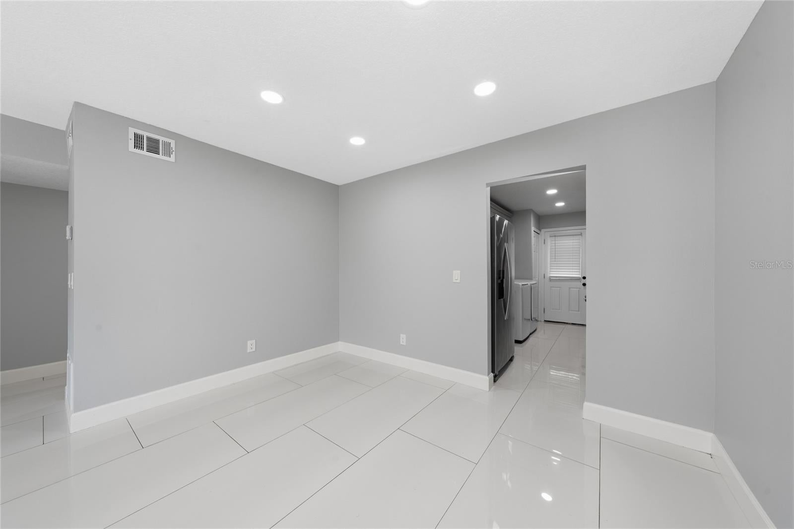 725 NORTHLAKE BOULEVARD 18