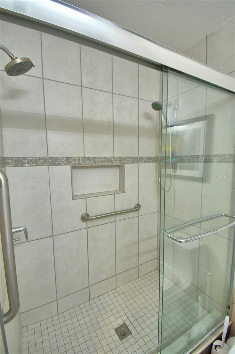 ASPENWOOD AT GRENELEFE PH 01 CONDO - Residential