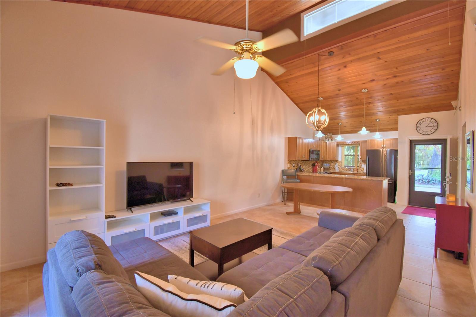 ASPENWOOD AT GRENELEFE PH 01 CONDO - Residential