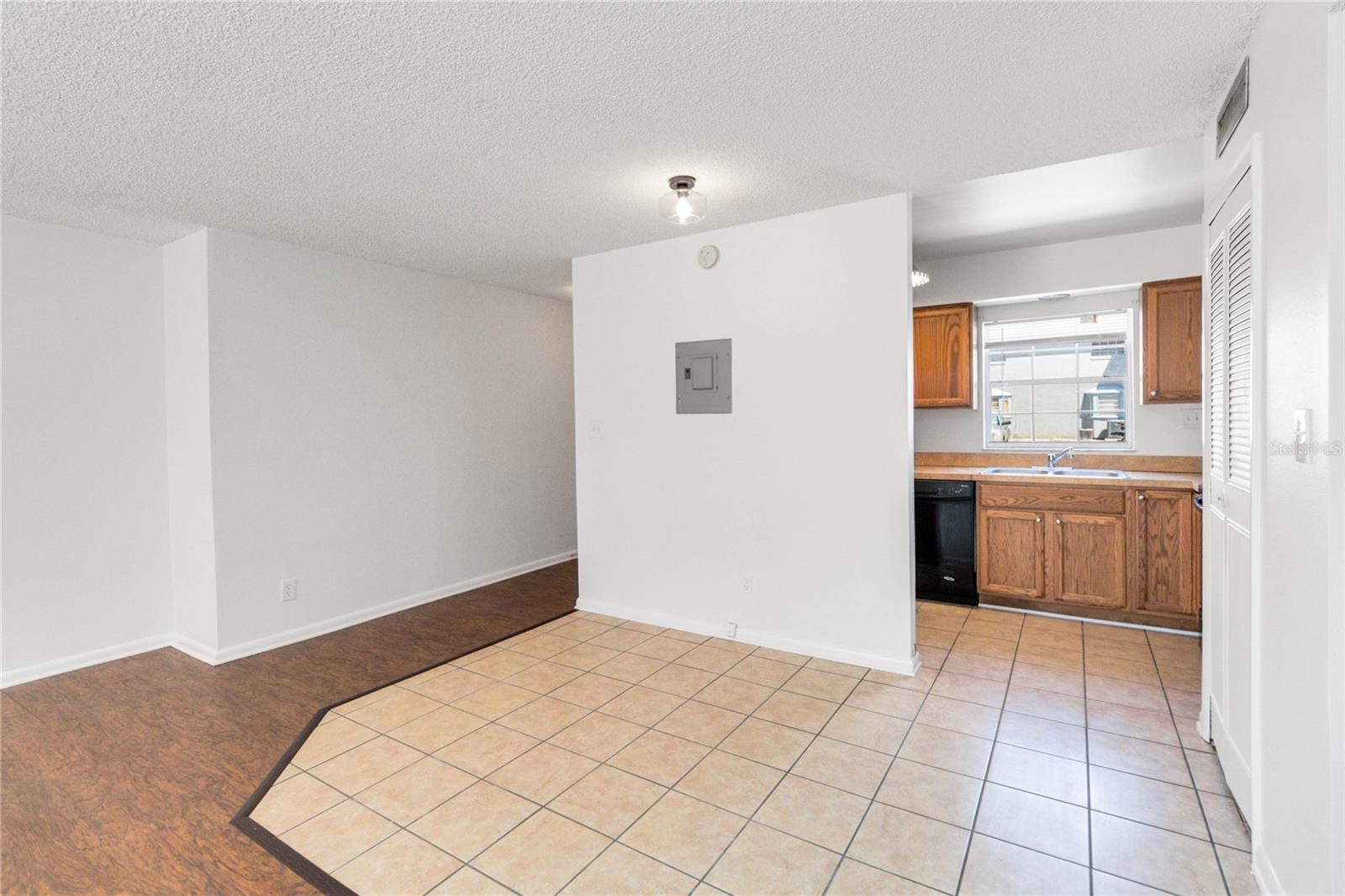 COLONIES - Residential