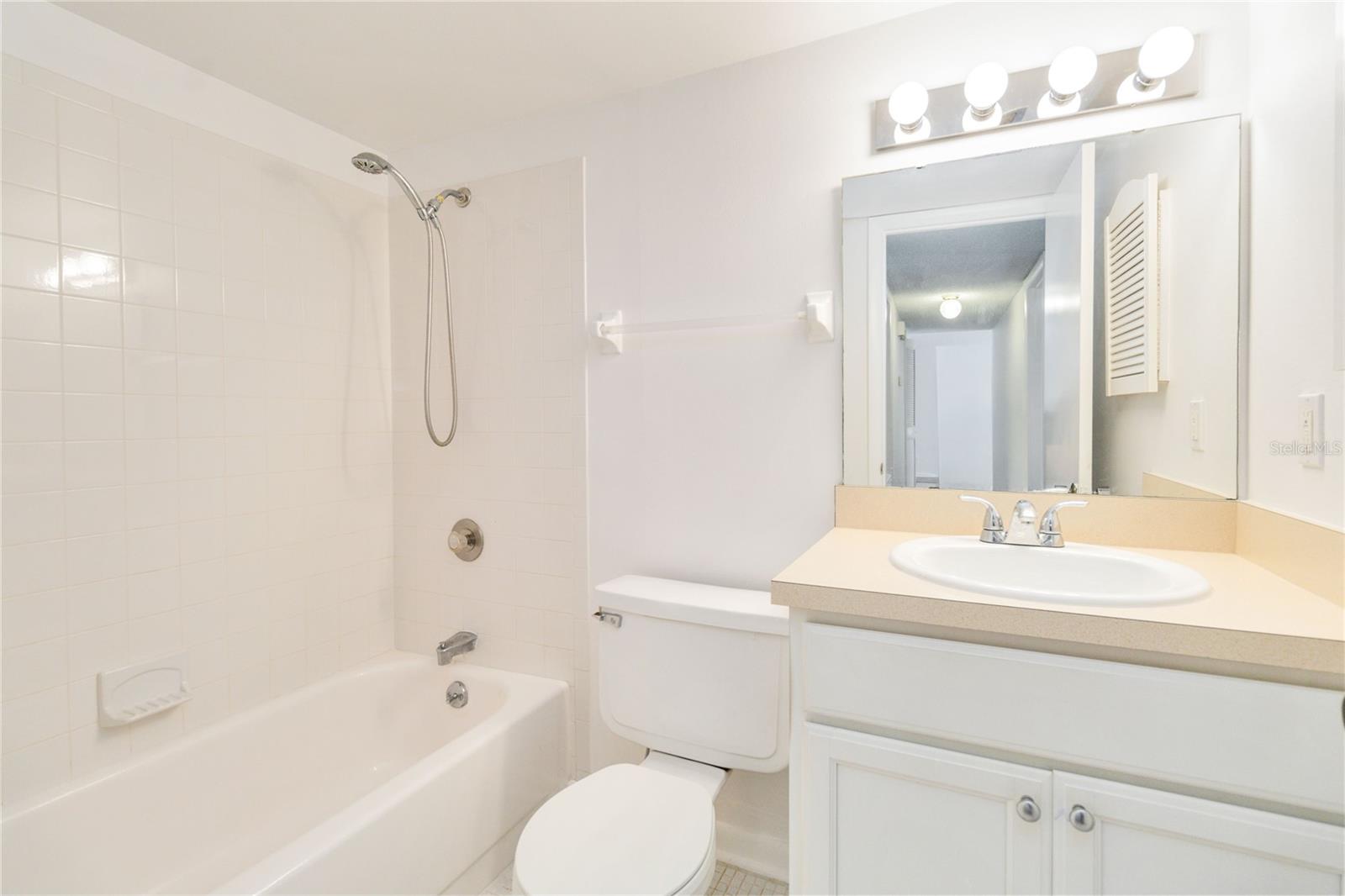 COLONIES - Residential