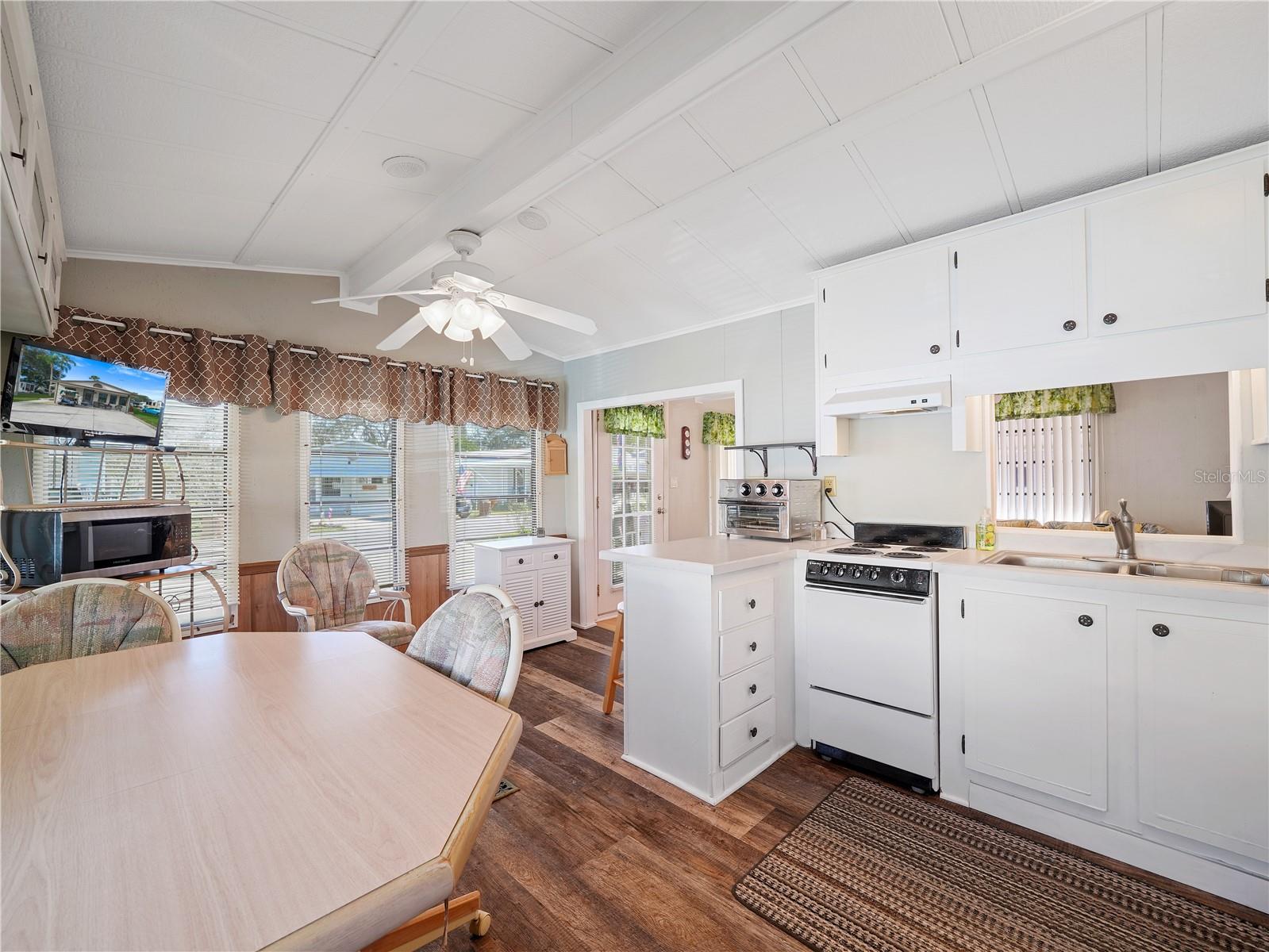 SADDLEBAG LAKE - Residential