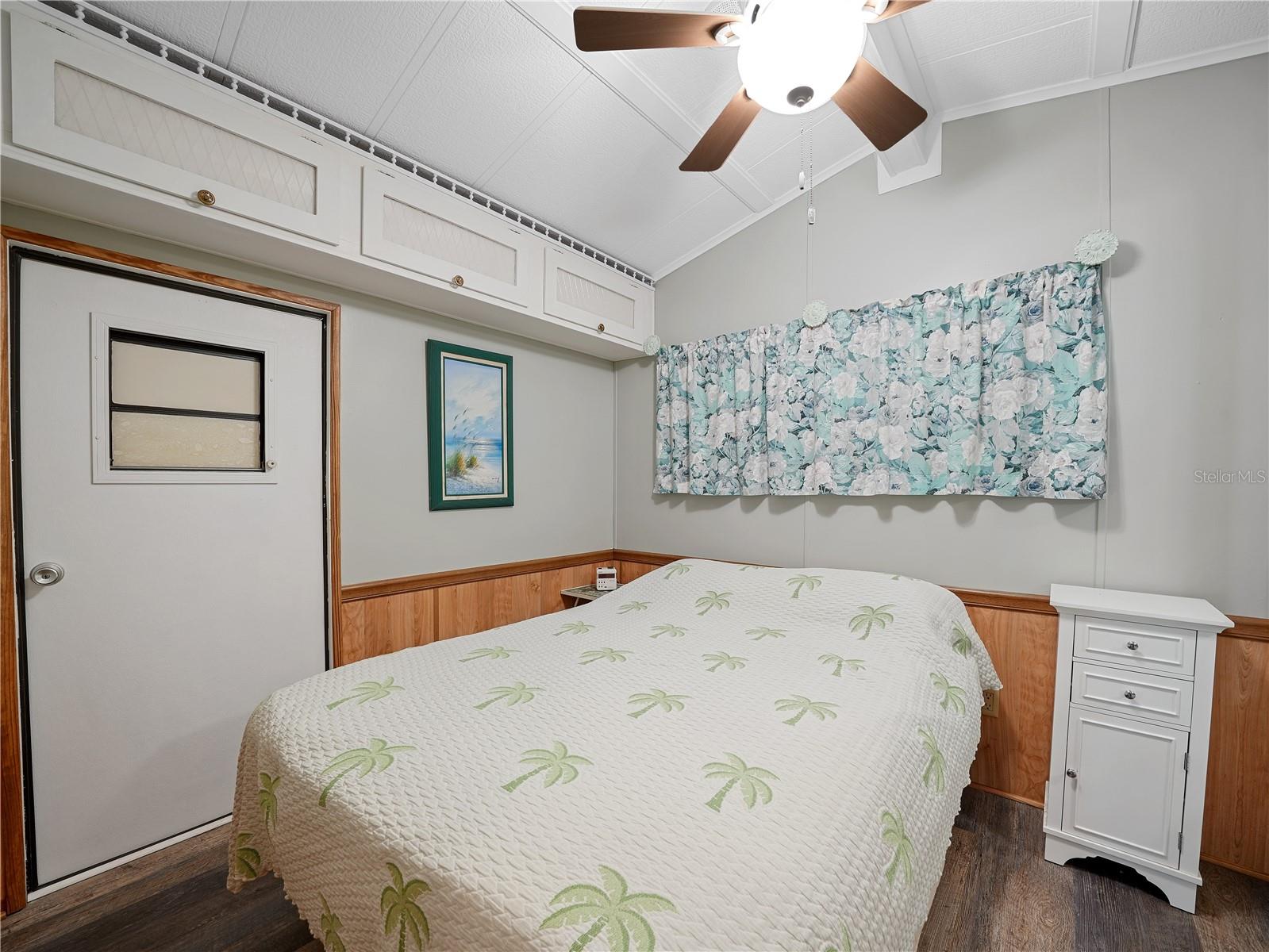 SADDLEBAG LAKE - Residential