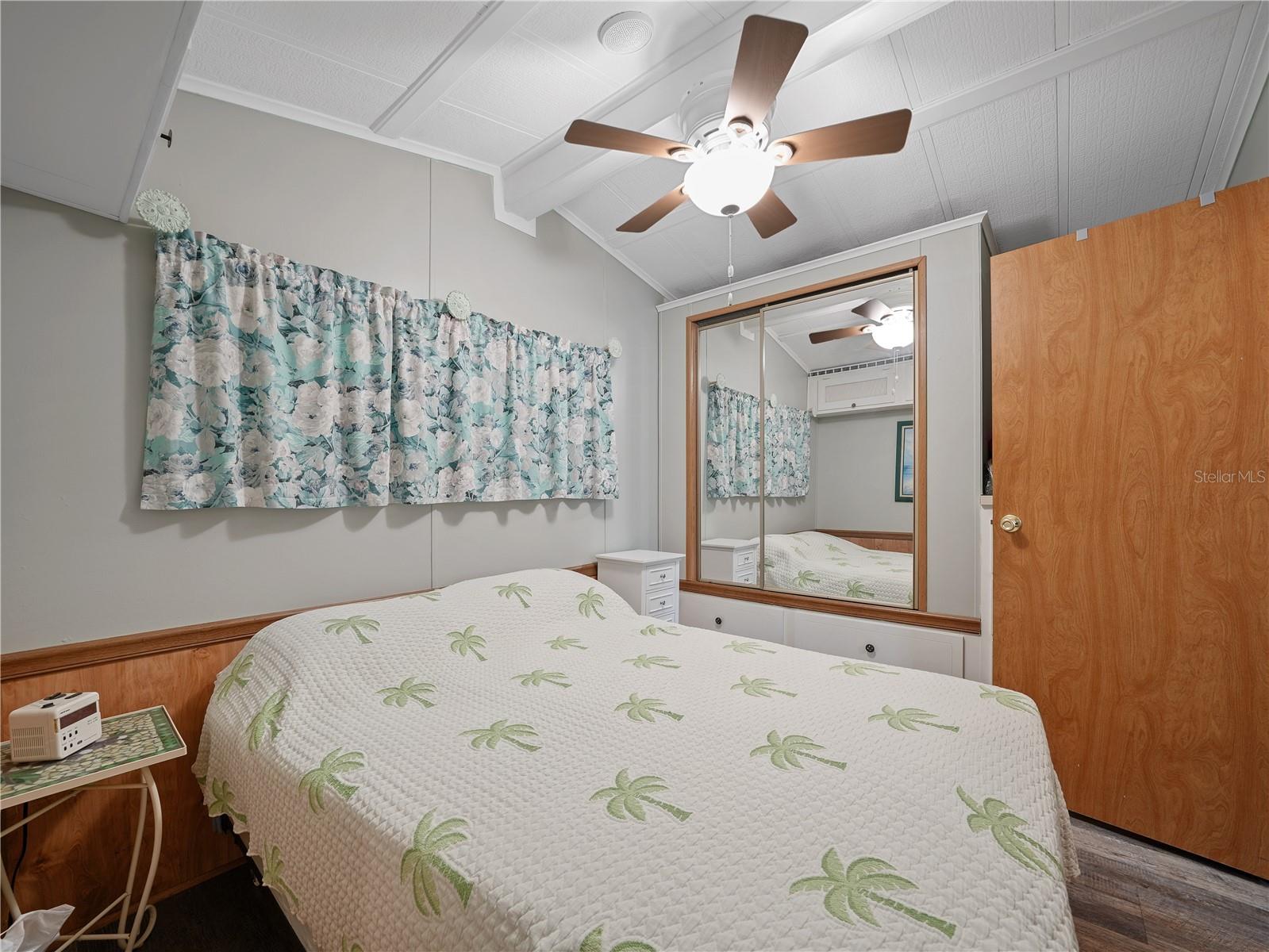 SADDLEBAG LAKE - Residential