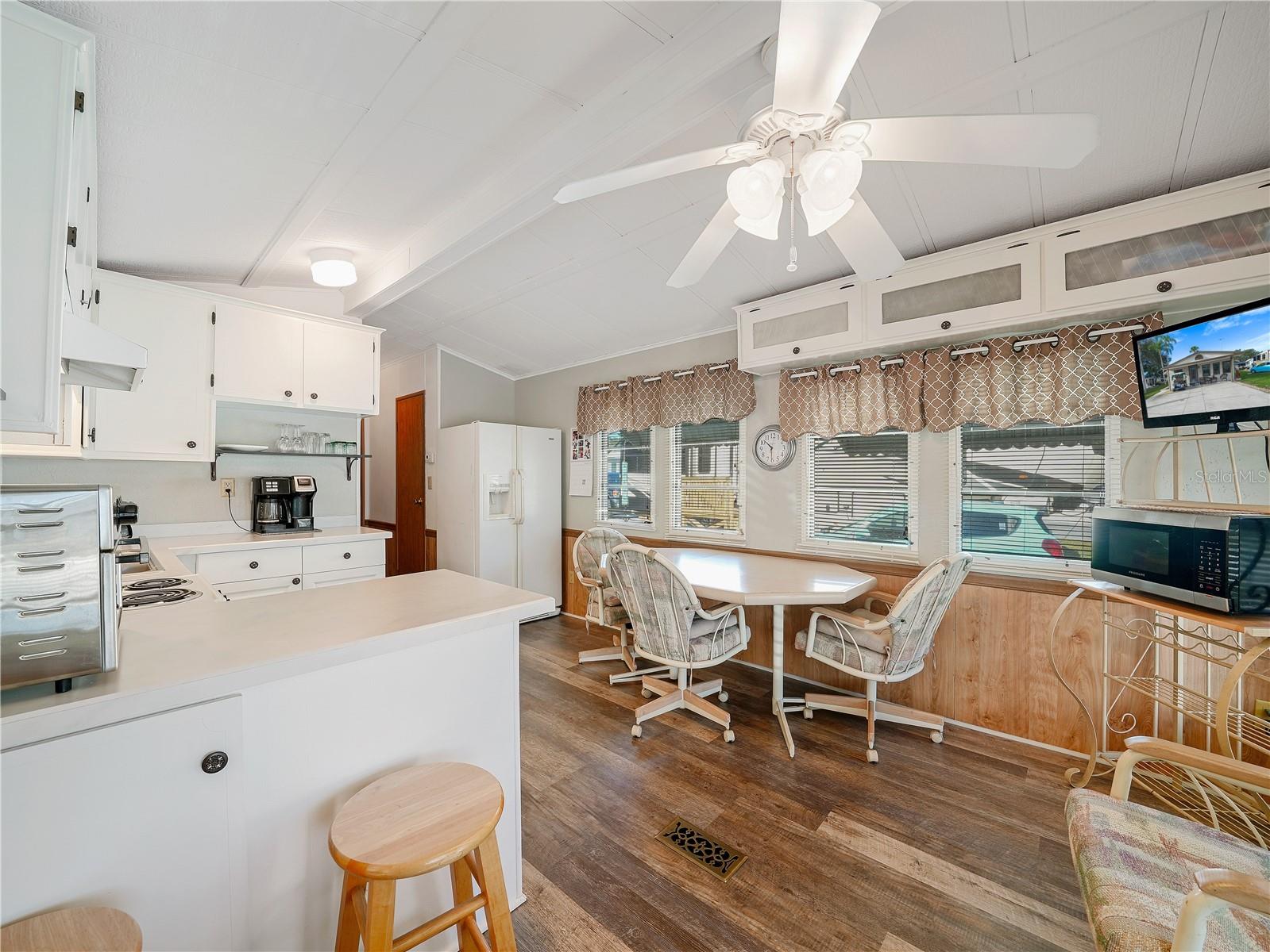 SADDLEBAG LAKE - Residential